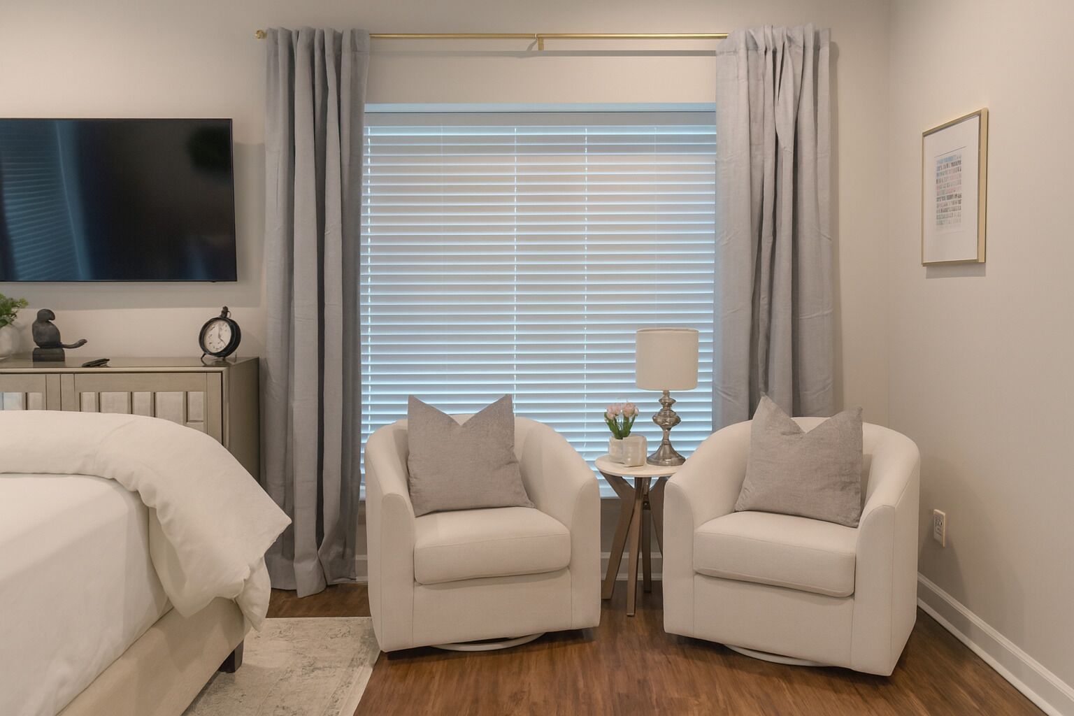 Bügeleisen/Bügelbrett, Internetzugang, Bettwäsche