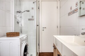 Shower, bidet - Hostmate - Milano - Messina - ChinaTown (Milano)