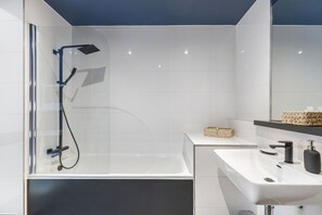 Een douche, een haardroger