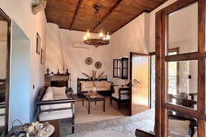 Fernseher, Kamin, Arbeitsbereiche