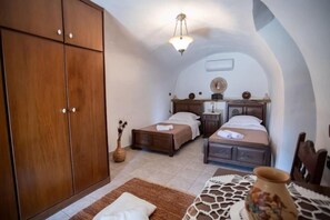 Bügeleisen/Bügelbrett, Reisekinderbett, WLAN, Bettwäsche