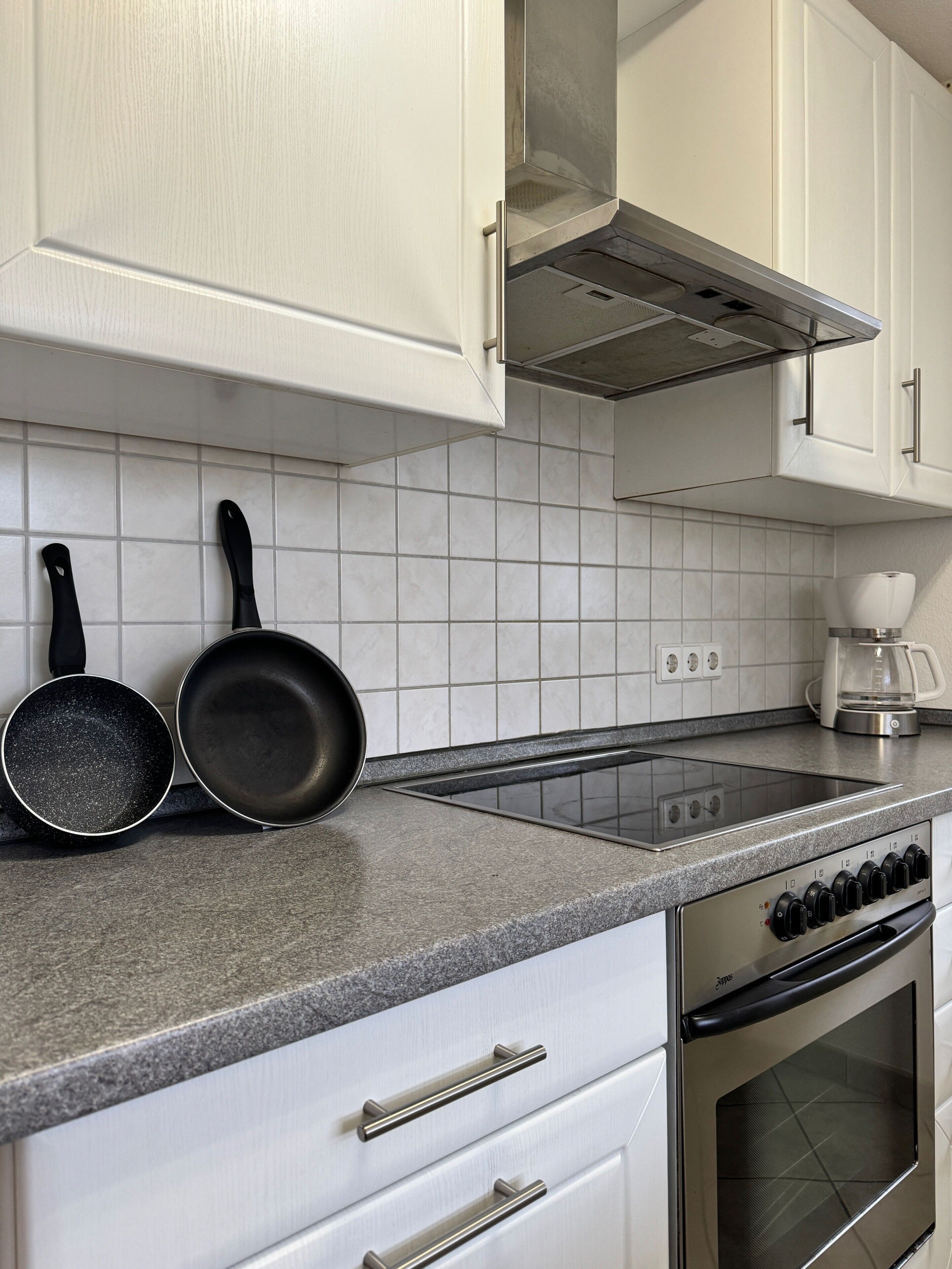 雪櫃、微波爐、焗爐、爐具