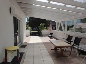 屋外ダイニングエリア