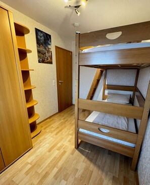 2 bedrooms, iron/ironing board, WiFi, bed sheets - Fewo Eichhölzle 1, 90 sqm, 2 Bedrooms, Max. 4 Guests (Münsingen)