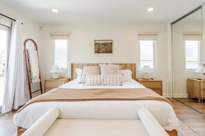 Iron/ironing board, travel cot, WiFi, bed sheets - Dual Home Retreat | Sleep 16 | Prime PB Location (San Diego)
