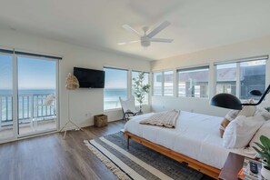 Iron/ironing board, travel cot, WiFi, bed sheets - Beachfront Bliss: Oceanview Haven at Windansea (San Diego)