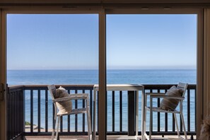 Interior - Beachfront Bliss: Oceanview Haven at Windansea (San Diego)