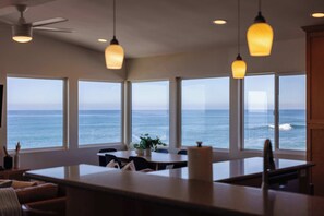 Dining - Windansea Bliss: Relax in This Beachfront Haven (San Diego)