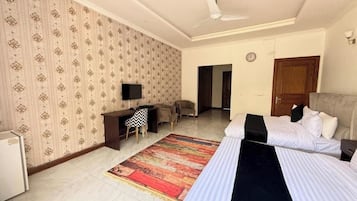 Laptop workspace, soundproofing, iron/ironing board, free WiFi