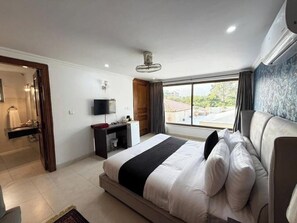 Laptop workspace, soundproofing, iron/ironing board, free WiFi - Rhodium Hotel ONE (Islamabad)