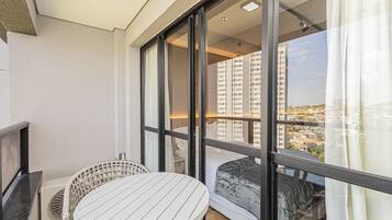 Estudio superior, vistas a la ciudad | Balcón