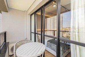 高級開放式客房, 城市景 | 陽台