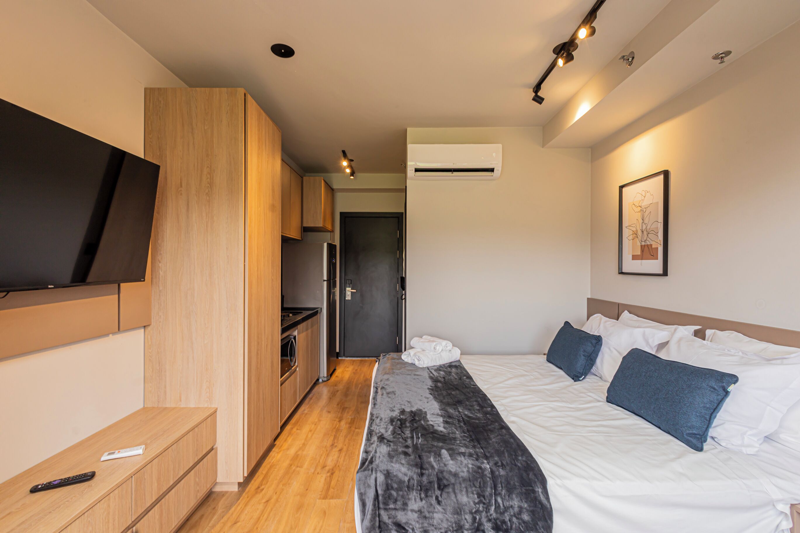 Standard Studio, City View | Laptop workspace, free WiFi