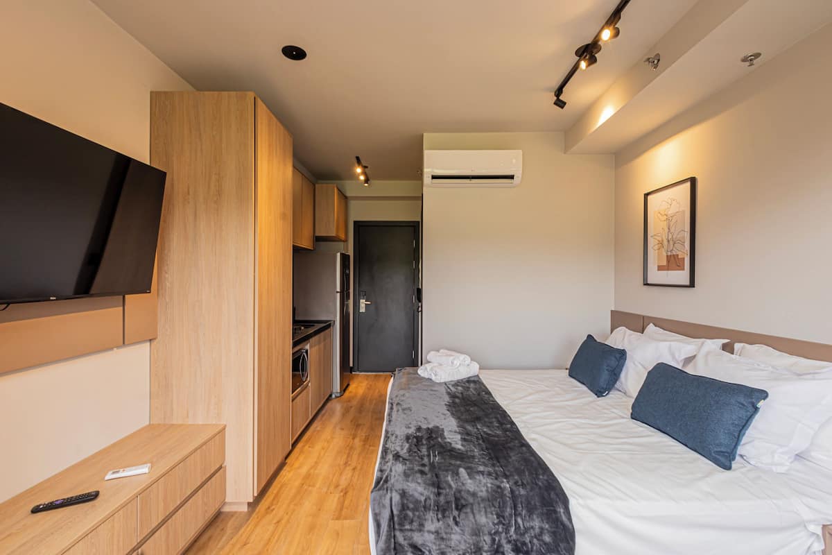 Standard Studio, City View | Laptop workspace, WiFi (free), bed sheets
