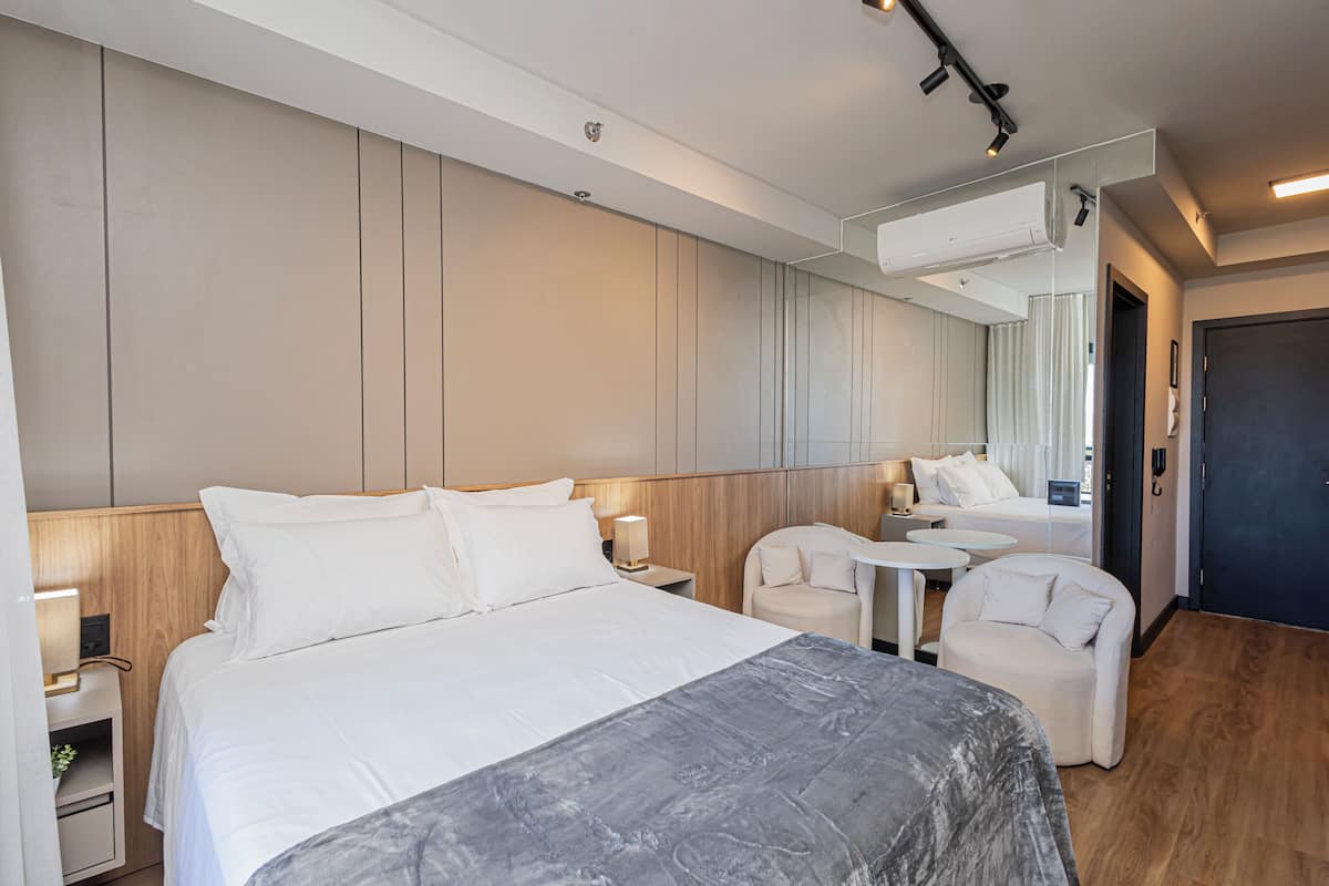 Standard Studio | Laptop workspace, WiFi (free), bed sheets