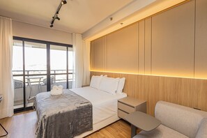 Studio Superior - utsikt mot staden | Arbetsyta för laptop och gratis wi-fi