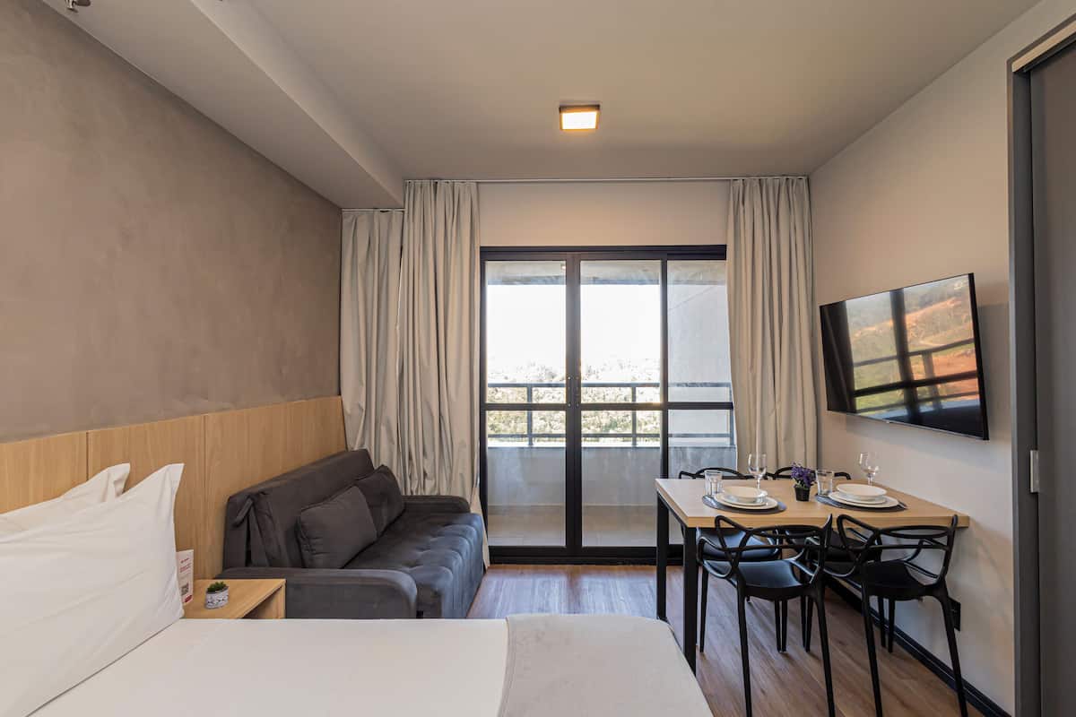 Superior Studio | Laptop workspace, WiFi (free), bed sheets