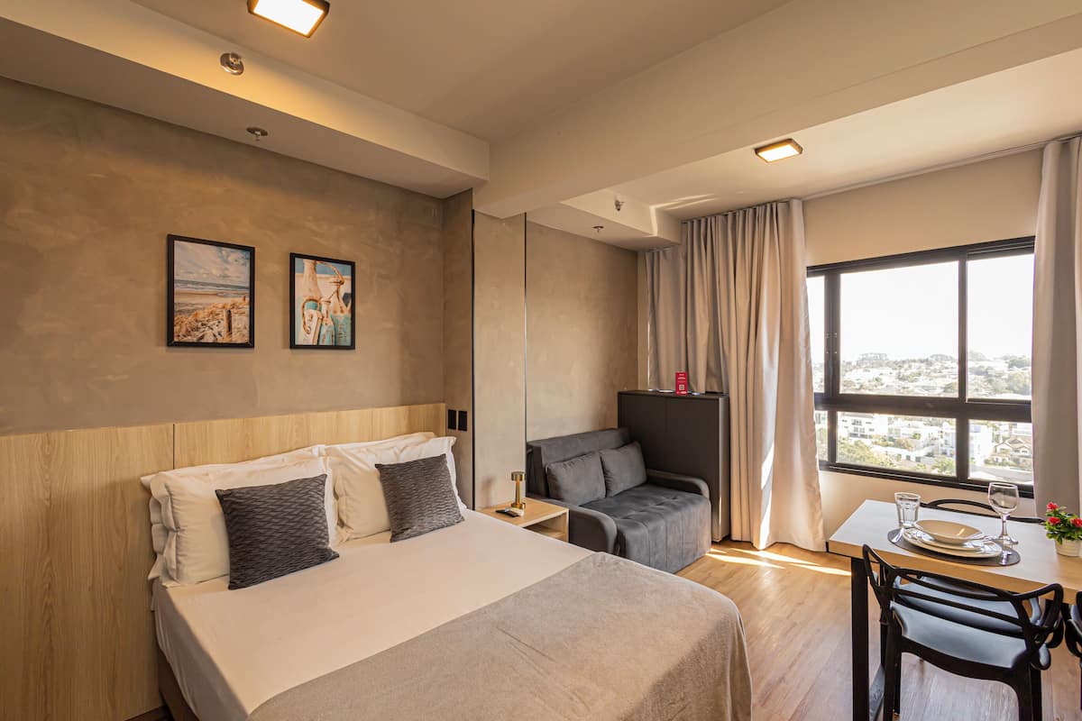 Standard Studio | Laptop workspace, WiFi (free), bed sheets