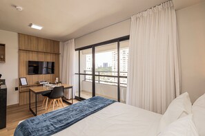 Deluxe Studio | Laptop workspace, free WiFi - Sky Design Residence  (Barueri)