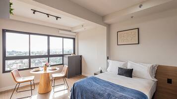 Standard Studio | Laptop workspace, free WiFi