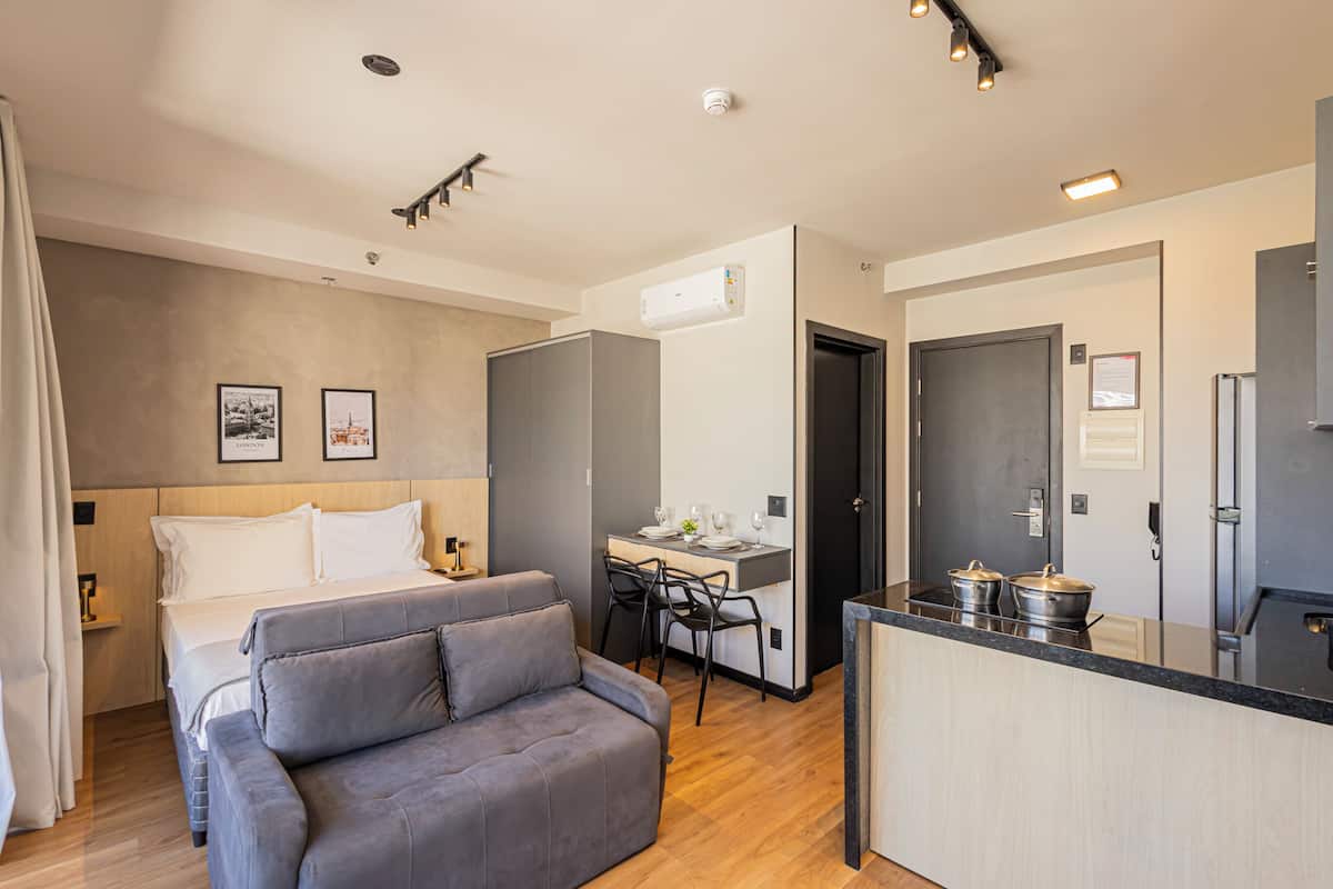 Deluxe Studio | Laptop workspace, WiFi (free), bed sheets