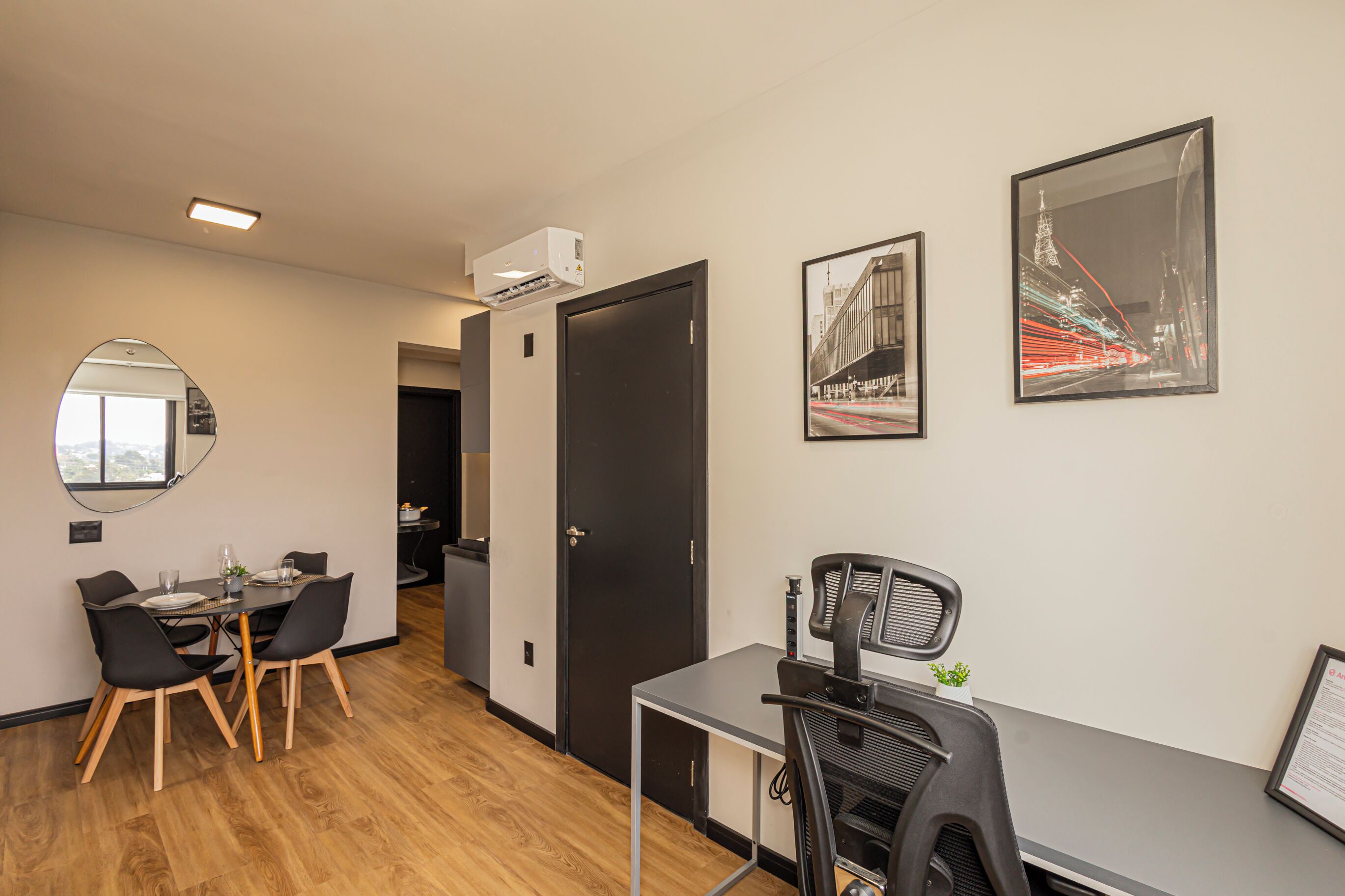Business Studio, City View | Laptop workspace, free WiFi