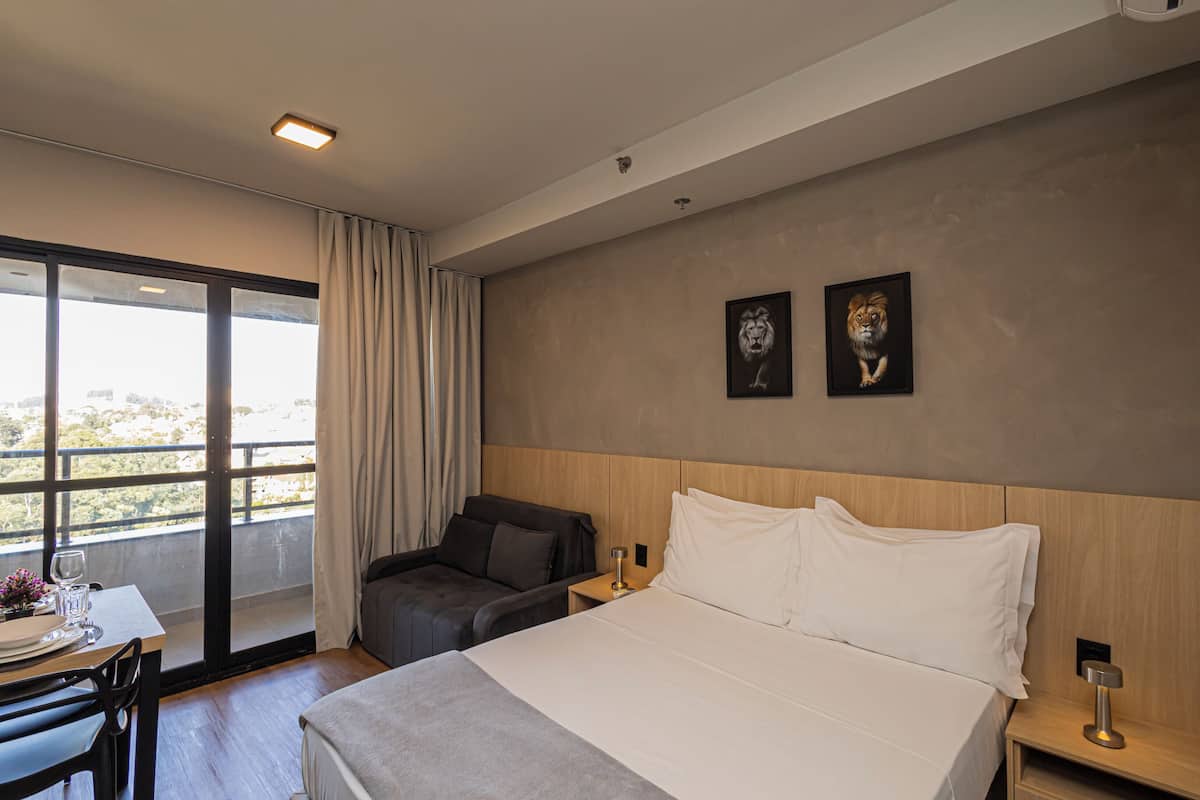 Superior Studio | Laptop workspace, WiFi (free), bed sheets