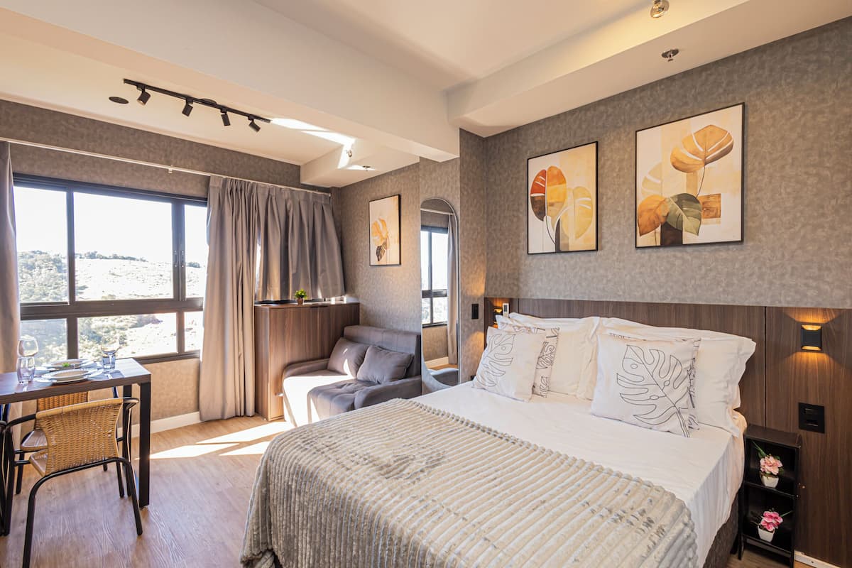Classic Studio | Laptop workspace, WiFi (free), bed sheets