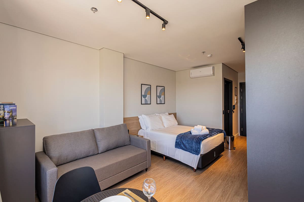 Deluxe Studio, City View | Laptop workspace, WiFi (free), bed sheets