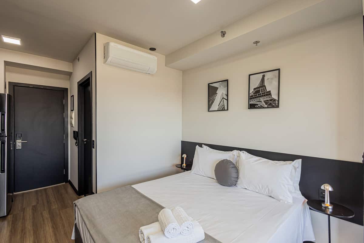 Economy Studio | Laptop workspace, WiFi (free), bed sheets