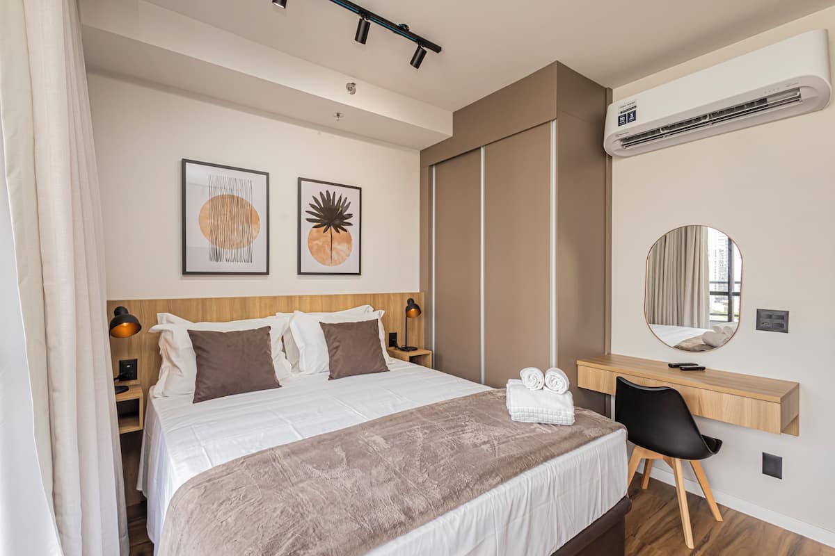 Premium Studio, City View | Laptop workspace, WiFi (free), bed sheets