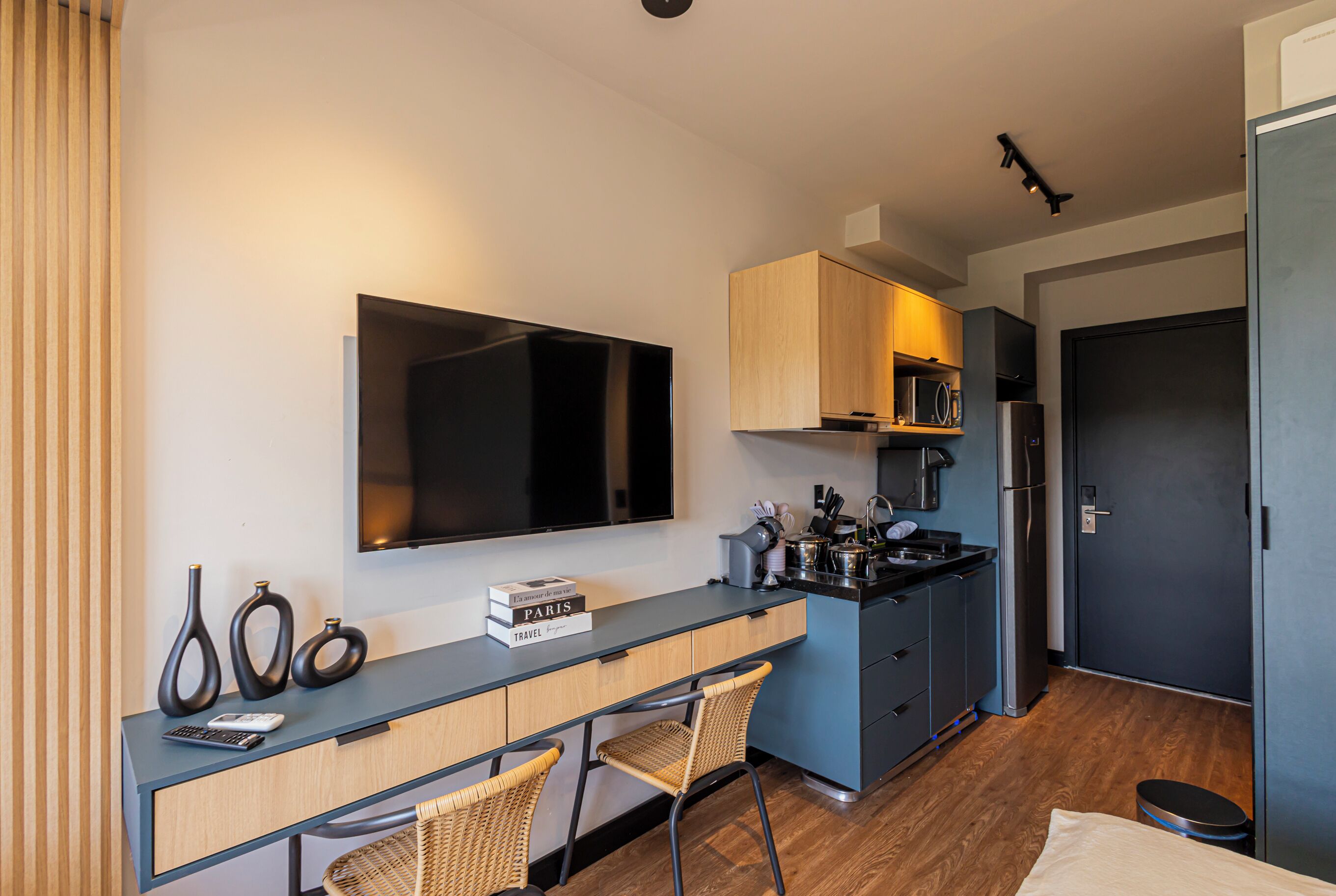 Standard Studio, City View | Laptop workspace, free WiFi