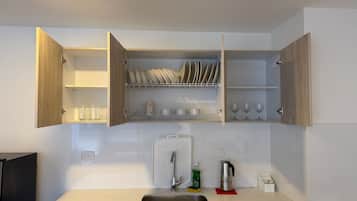 Fridge, microwave, oven, coffee/tea maker