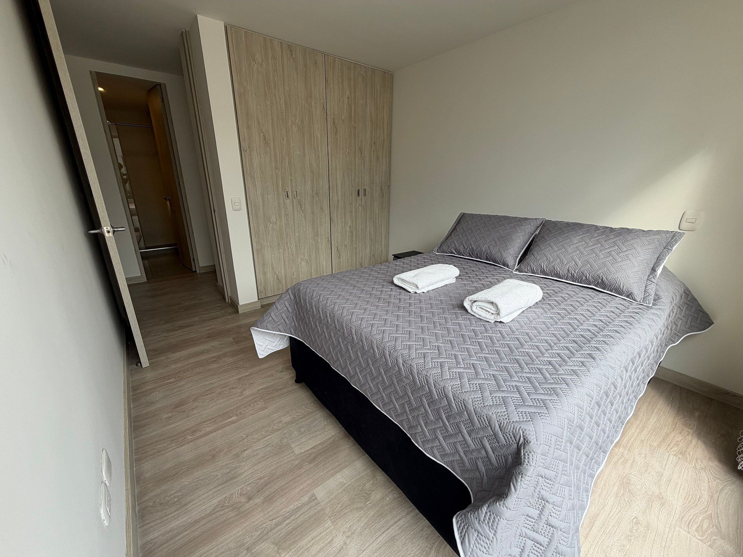 3 室のベッドルーム、アイロン / アイロン台、インターネット