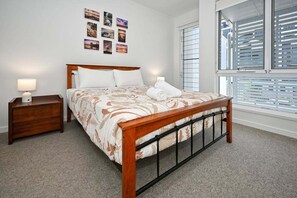 2 bedrooms, iron/ironing board, WiFi, bed sheets