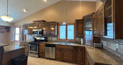 Aspen Valley Retreat • Spacious Family Home • Sleeps 12