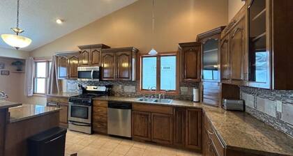 Aspen Valley Retreat • Spacious Family Home • Sleeps 12