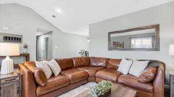 TV connectée, livres, médiathèque, chaîne hi-fi