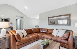 TV connectée, livres, médiathèque, chaîne hi-fi