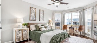 Modern and Cozy 3bd, Record Player, Dedicated Workspace, Fast Wi-Fi