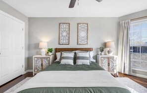 3 bedrooms, desk, iron/ironing board, travel cot - Modern and Cozy 3bd, Record Player, Dedicated Workspace, Fast Wi-Fi (Brookland)