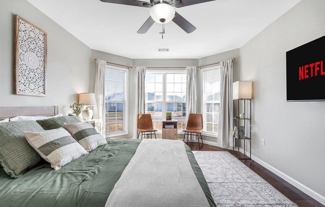 Skrivebord, wi-fi (inkludert) og sengetøy