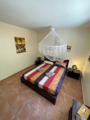 3 bedrooms, iron/ironing board, internet, bed sheets