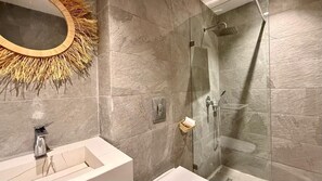 Shower, hair dryer, towels, soap - Mosaic 54 - Heated Pool, Gym & Private Apt - Near Train Station & M Avenue (Marrakesh)