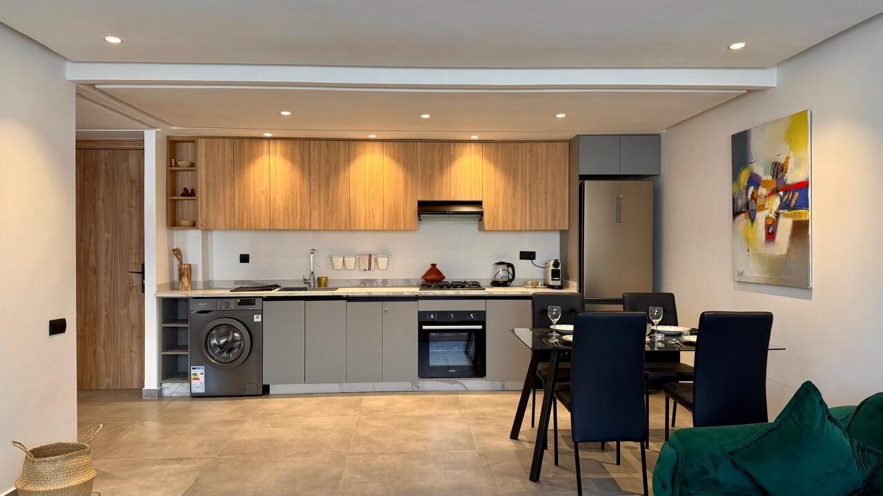 Fridge, oven, stovetop, coffee/tea maker