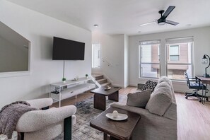 Smart TV - Landing | Stylish 3BD, Gym, Clubhouse (Billings)