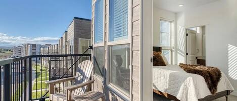 Skrivebord, strykejern/-brett, wi-fi og sengetøy