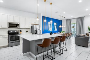 Fridge, microwave, oven, dishwasher - Upstay Solterra Resort Villa w Pool & Games Room (Davenport)