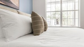 1 habitación, escritorio, tabla de planchar con plancha y wifi