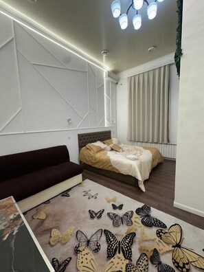 Luxury Double or Twin Room | Desk, iron/ironing board, free WiFi - IT Hub Homestay (Bishkek)